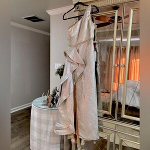 Mac Duggal Dress | Size 6 | Gold✨ | NWT | One Shoulder | Large Ruffle Leg Slit✨